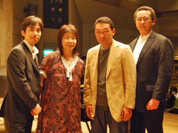 左から：ドラム　勘座光さん／ピアノ　早川泰子さん／録音担当　佐藤広則さん／ベース　山下弘治さん